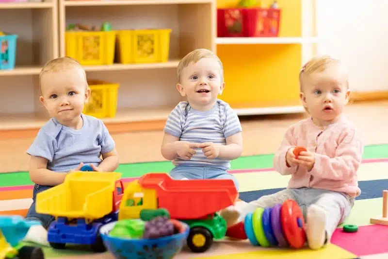 Travailler dans une crèche : le rôle essentiel des professionnels de la petite enfance
